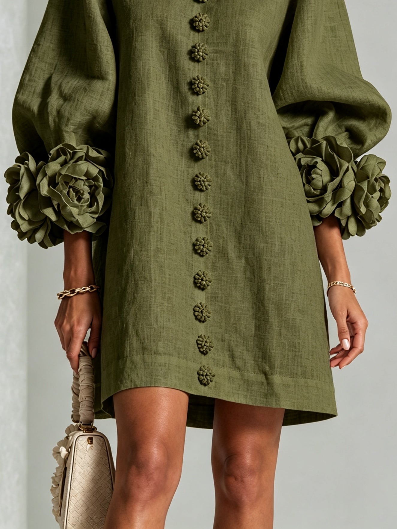 Vestido Mini Camisero Floral Verde Olivo con Puños Florales Extravagantes