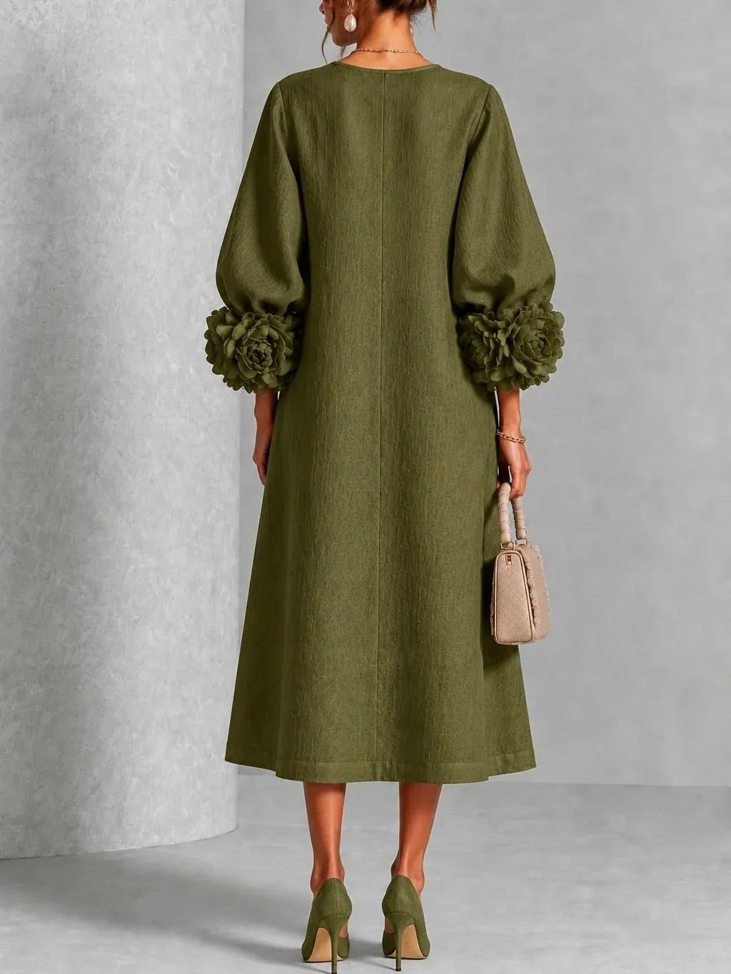 IVY | Vestido Midi Floral con Puños en Forma de Rosa