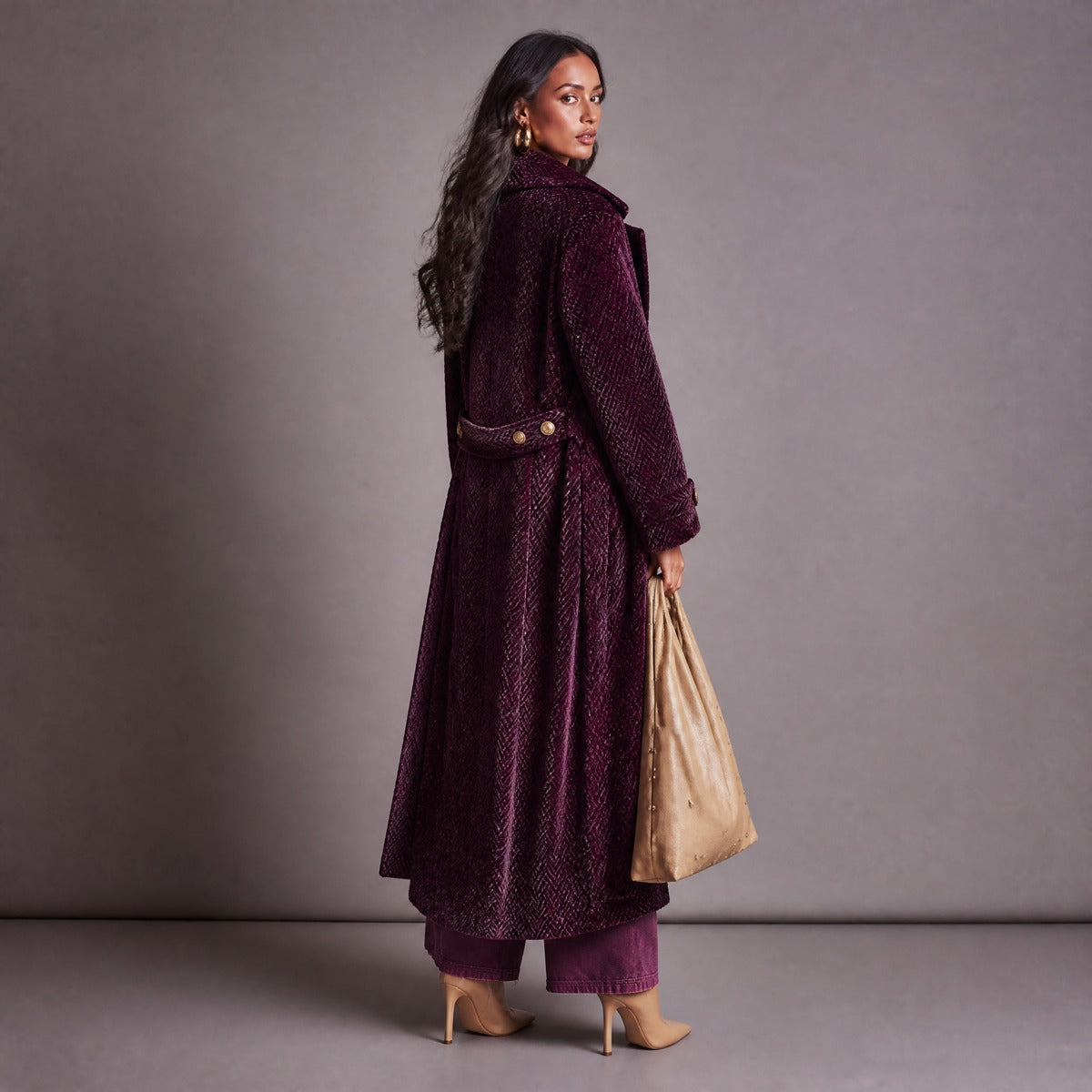 Abrigo Largo Vintage Morado Ciruela de Chenille Espiga con Doble Botonadura