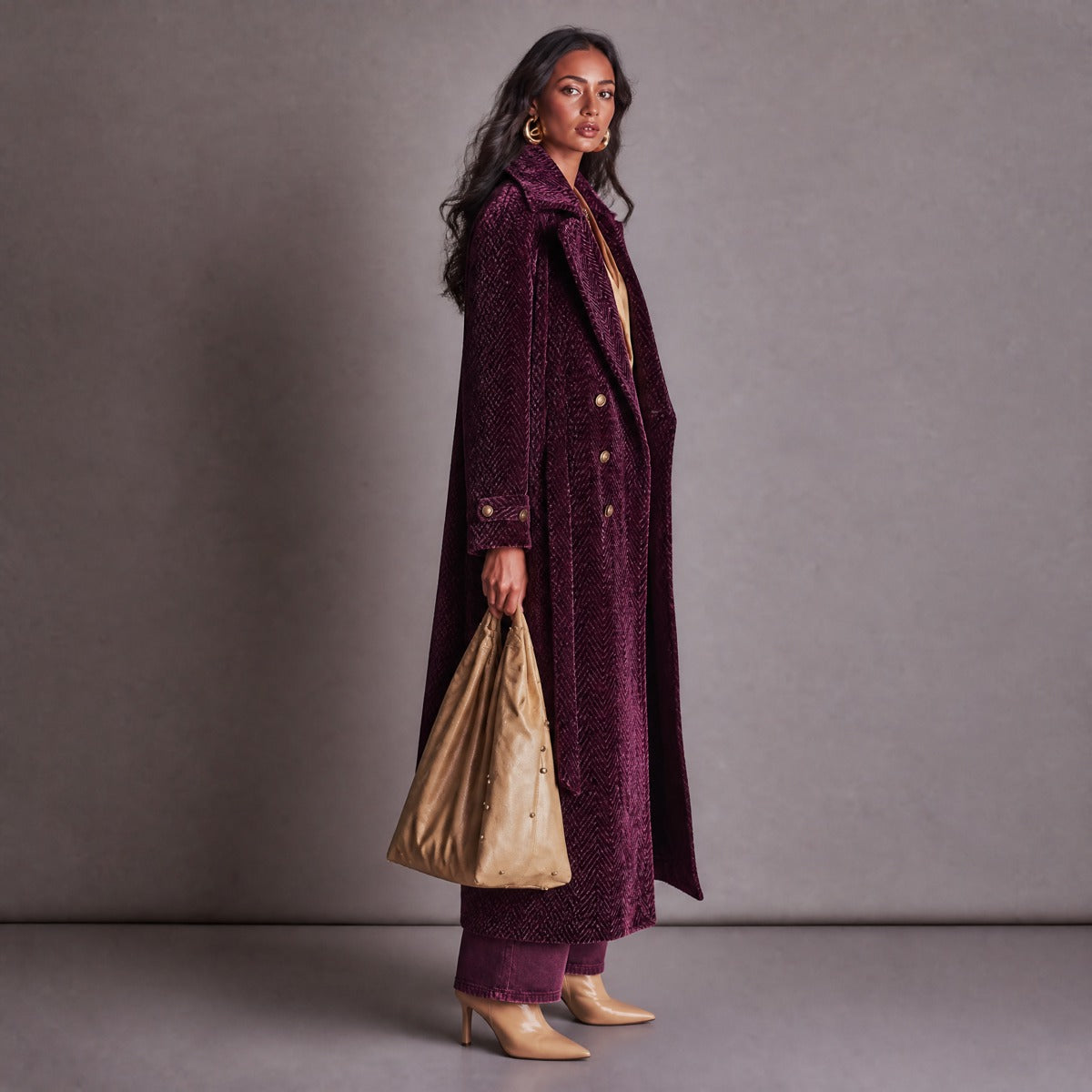 Abrigo Largo Vintage Morado Ciruela de Chenille Espiga con Doble Botonadura