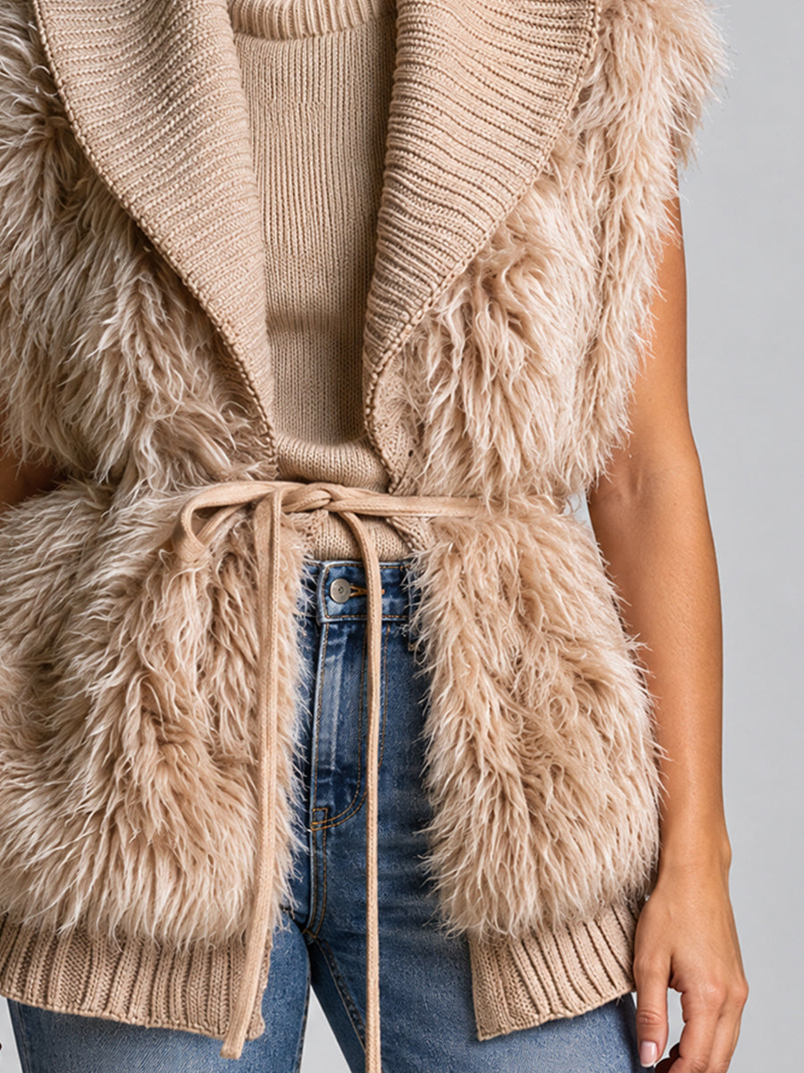 Chaleco de Punto Desert Moon con Ribete de Peluche Sintético y Lazo en la Cintura