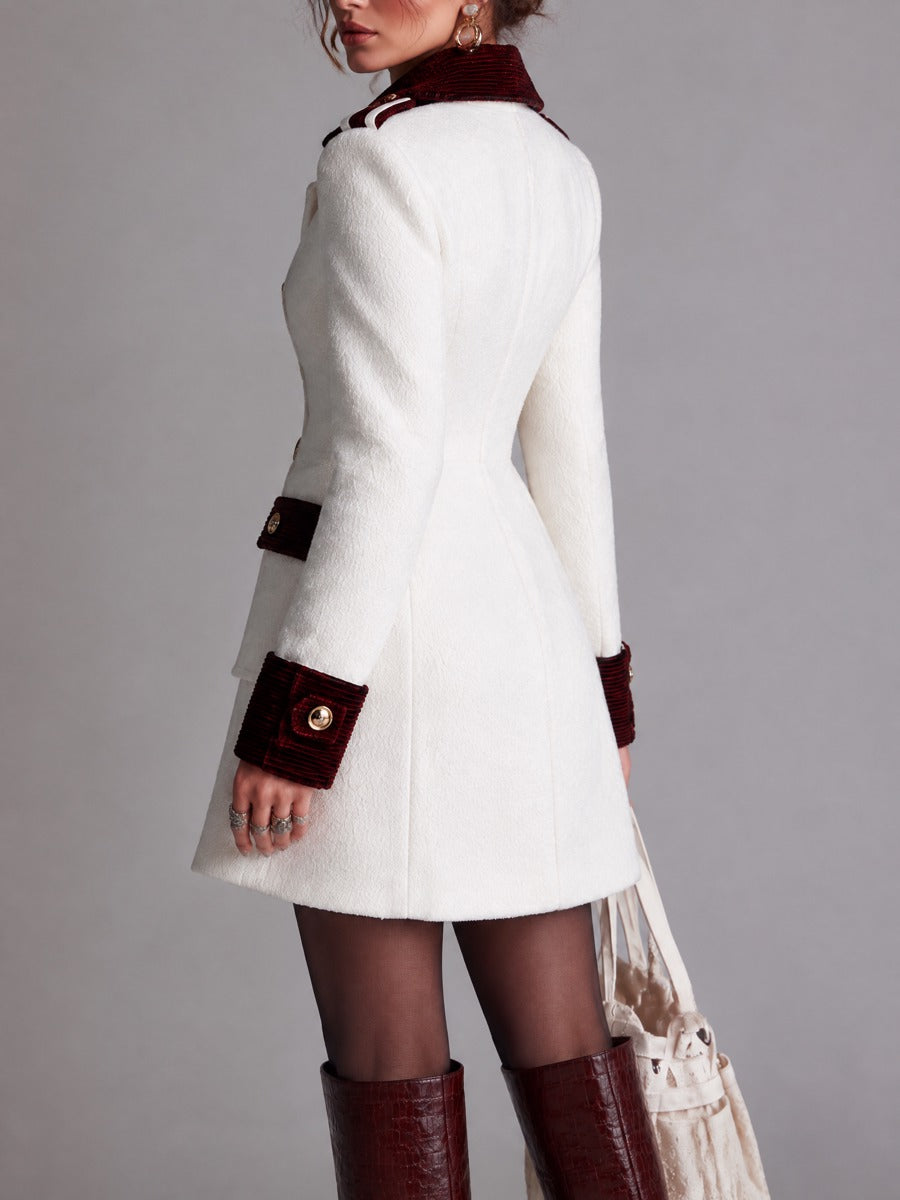 Abrigo Elegante Mezcla de Lana con Doble Botonadura y Detalle de Ribete de Terciopelo