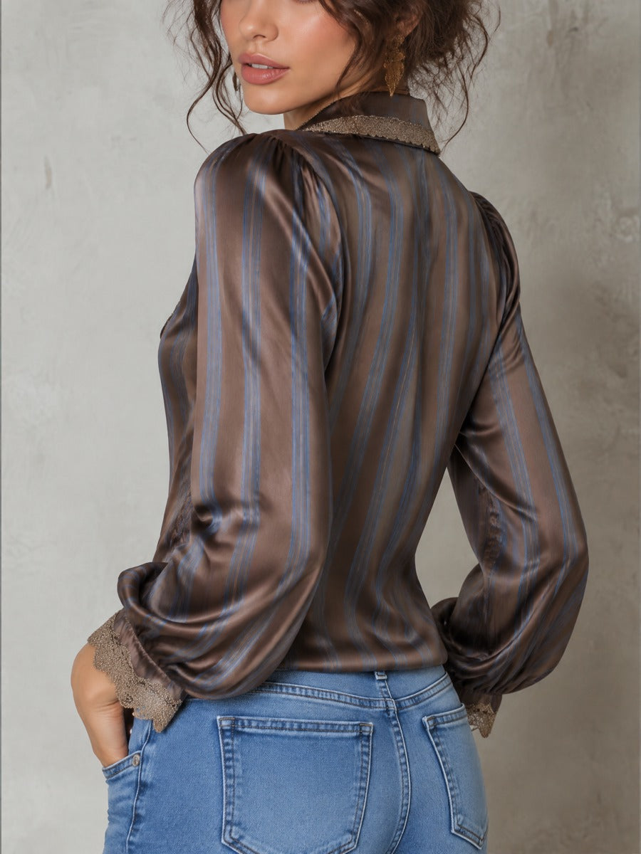 Blusa de Rayas para Mujer con Lazo al Cuello, Olanes y Ribete de Encaje