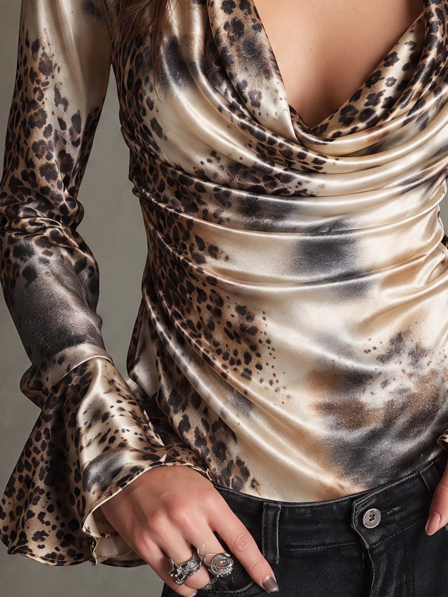 Blusa Vintage de Satín con Estampado de Leopardo, Cuello Drapeado y Puños de Olanes