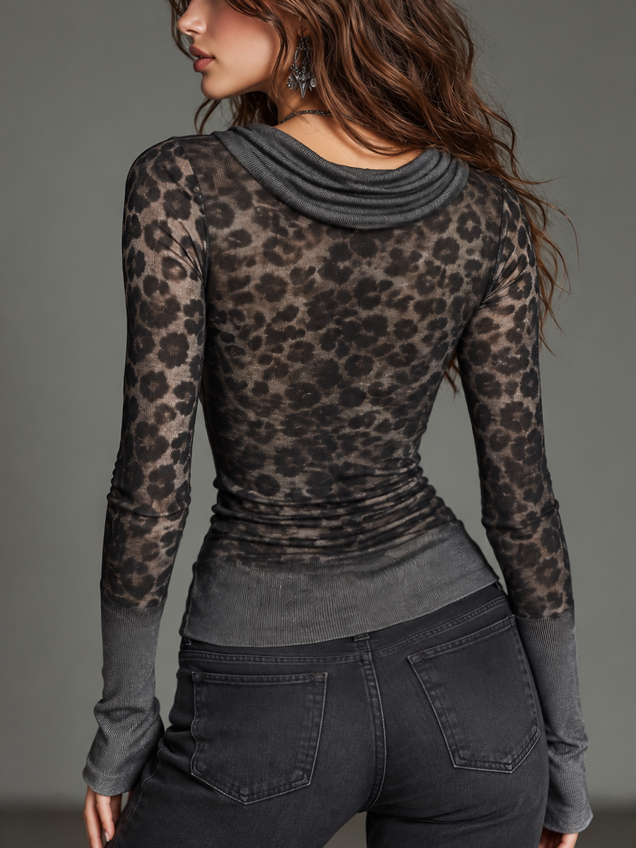 Atrevido Top de Leopardo Gris Carbón con Cuello Drapeado