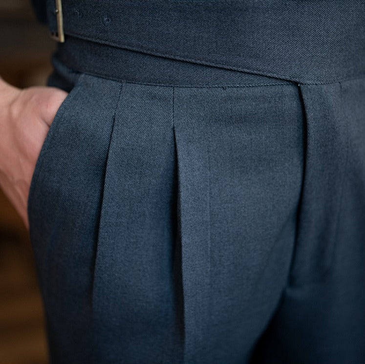 Pantalón "Cipressa" Gurkha con Pliegue, Corte Recto