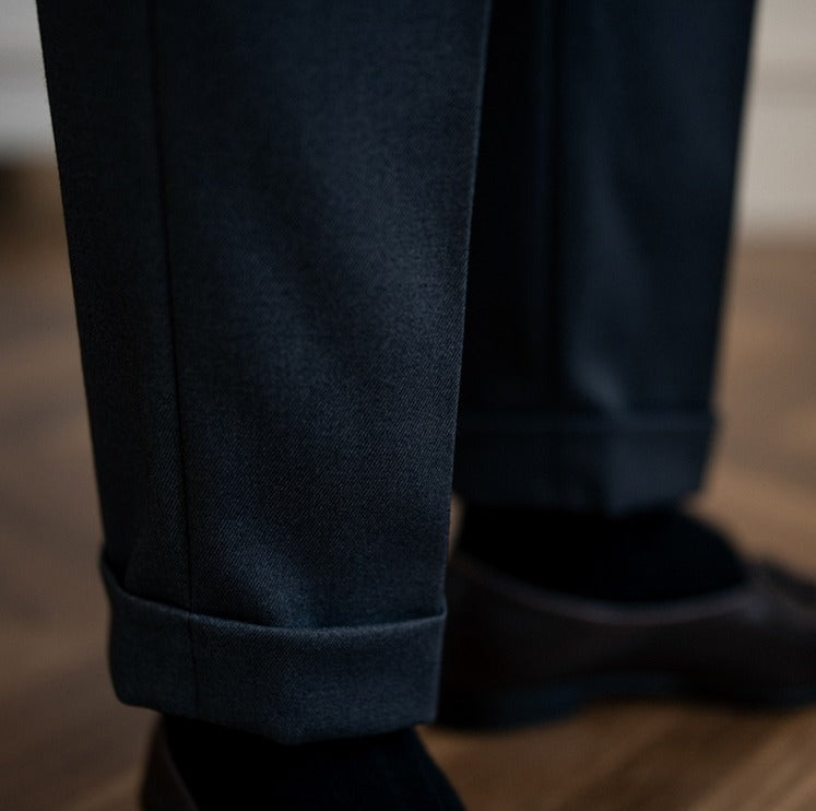 Pantalón "Cipressa" Gurkha con Pliegue, Corte Recto