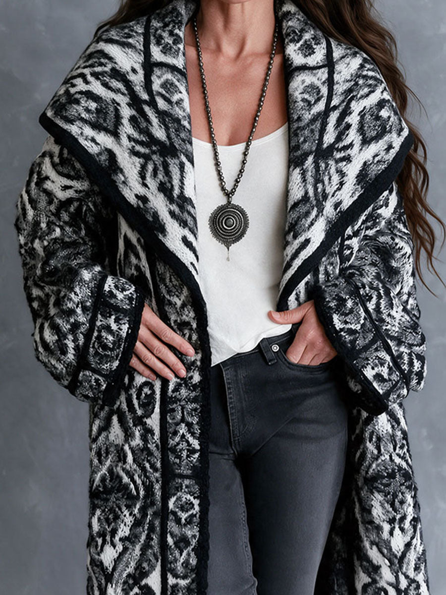 Abrigo Maxi de Punto Vintage Blanco y Negro Estilo Tribal Nómada con Cuello Chal Ancho