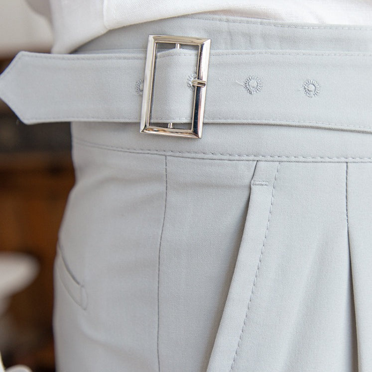 Pantalón "Capri" Gurkha con Pliegue, Corte Recto