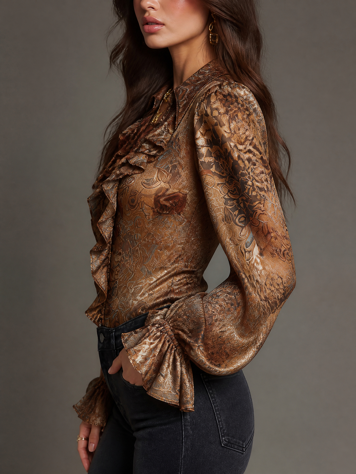 Blusa Vintage de Satín con Estampado de Cachemira, Olanes y Cuello en V