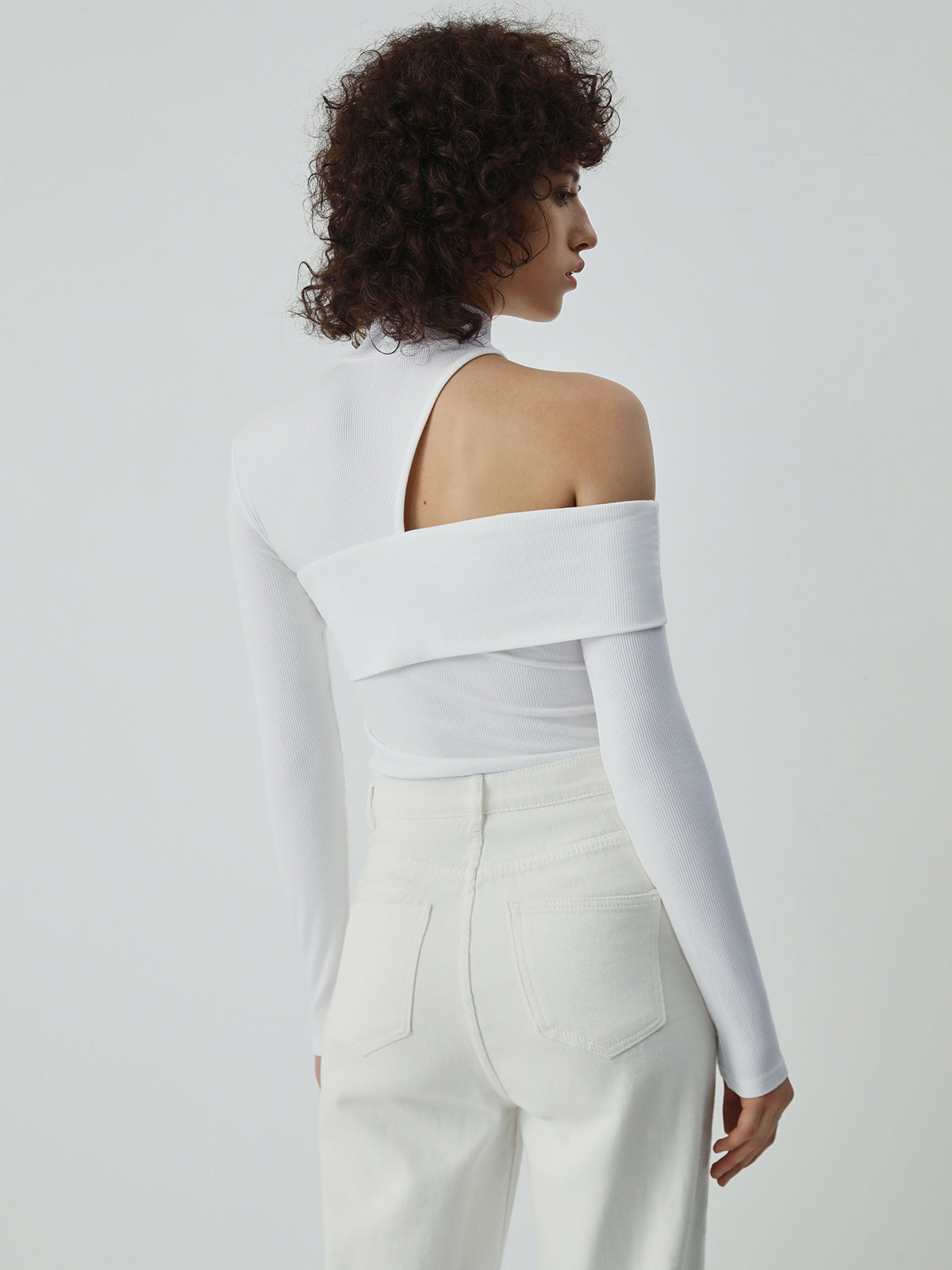 Ginevra | Blusa Asimétrica de Cuello Alto