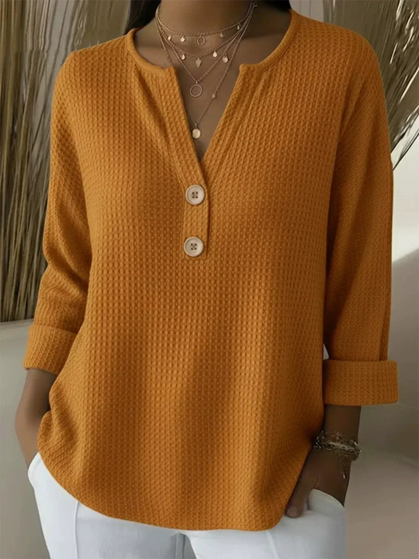 Lucía | Playera Henley Gofrada con Botones