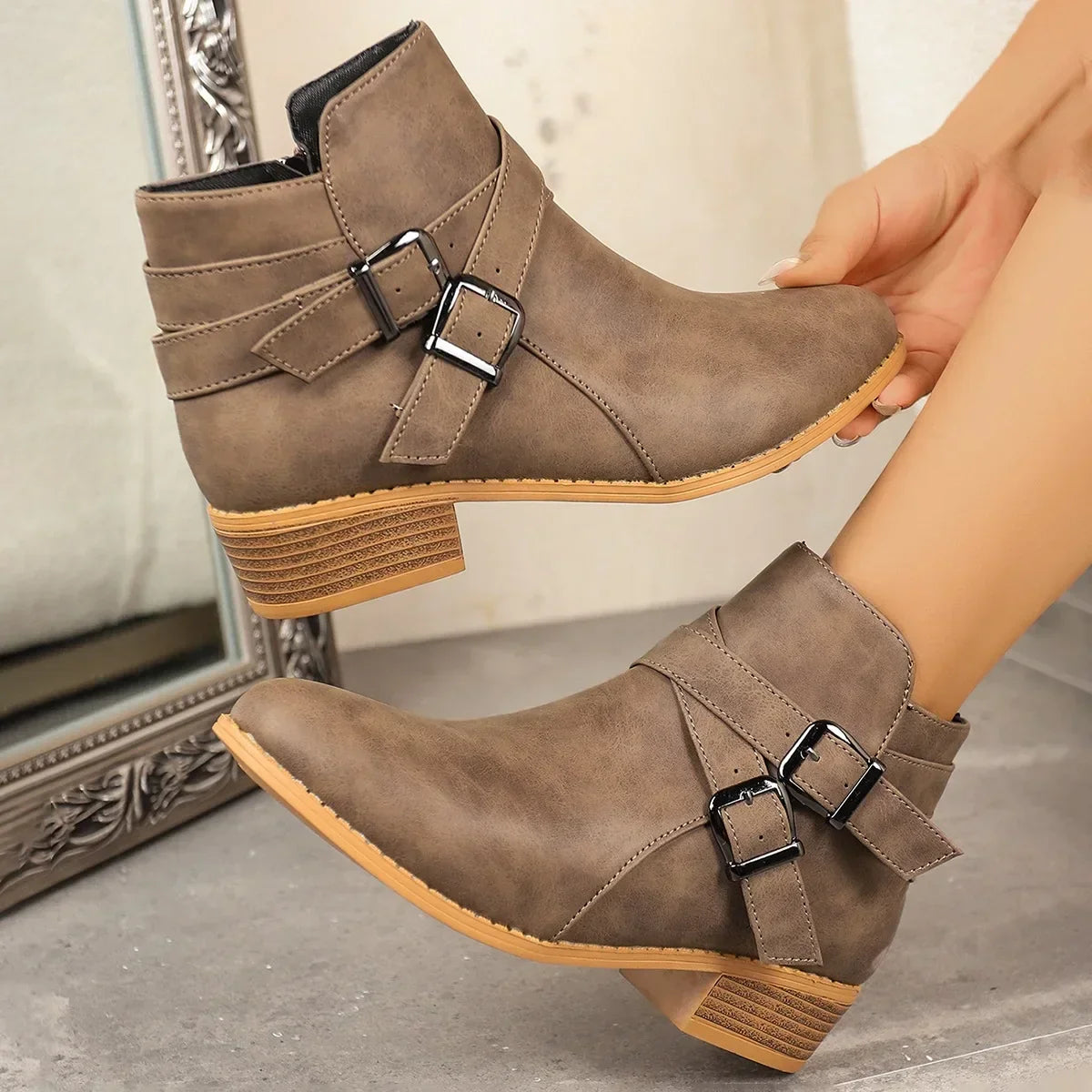 Valerisse™ Bota con Correa Cómoda