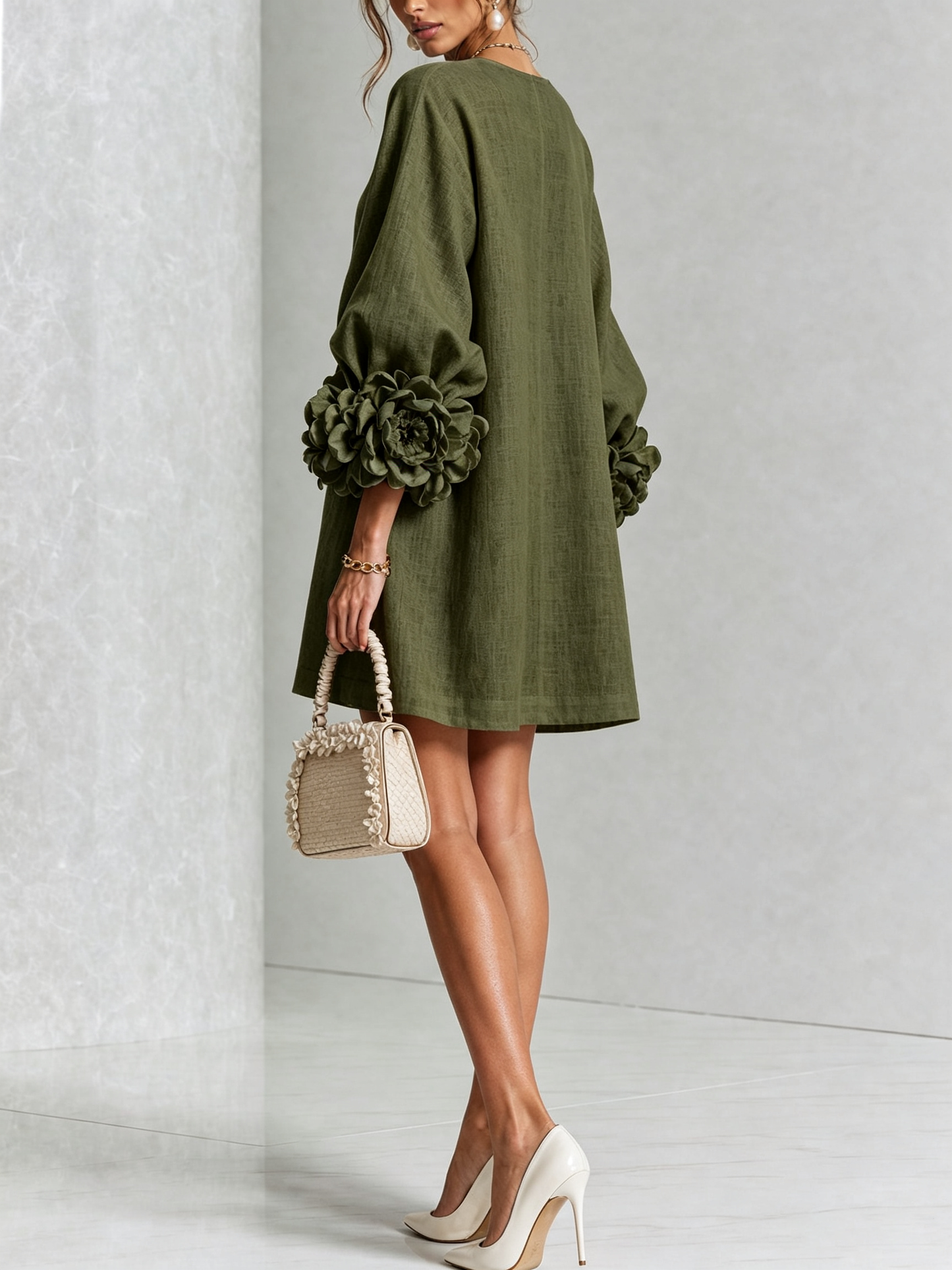Vestido Mini Camisero Floral Verde Olivo con Puños Florales Extravagantes