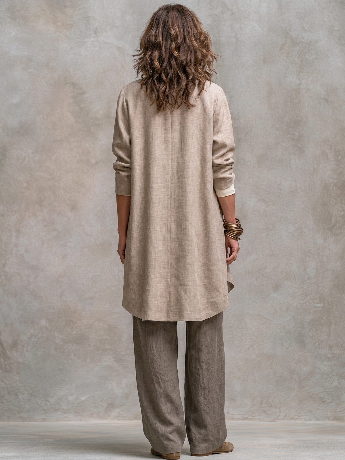 Conjunto Elegante de Tres Piezas Beige Gris con Pantalón de Pierna Amplia