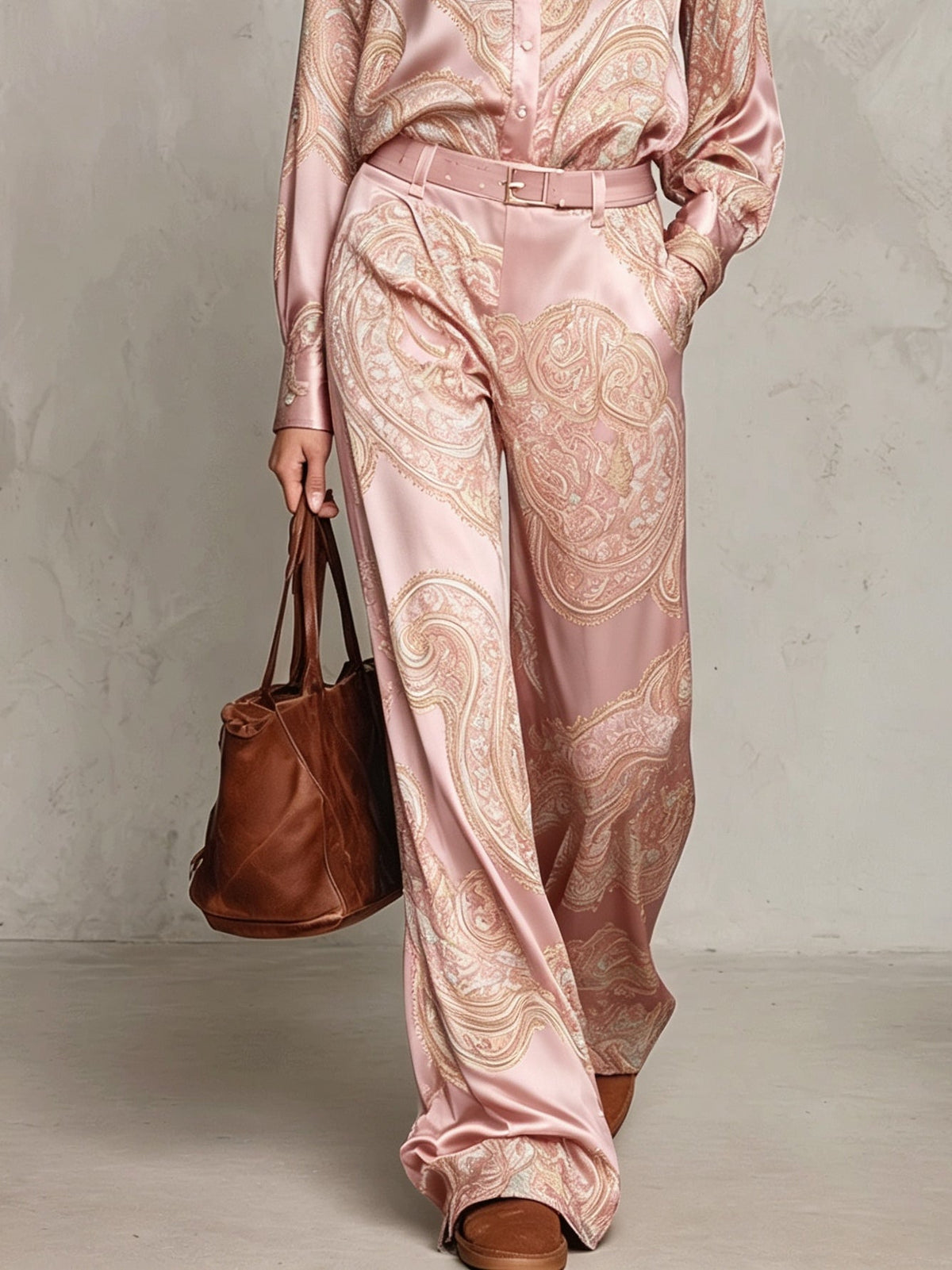 Conjunto de Camisa de Manga Larga de Satín con Estampado Paisley Rosa y Pantalón de Pierna Amplia (con cinturón)