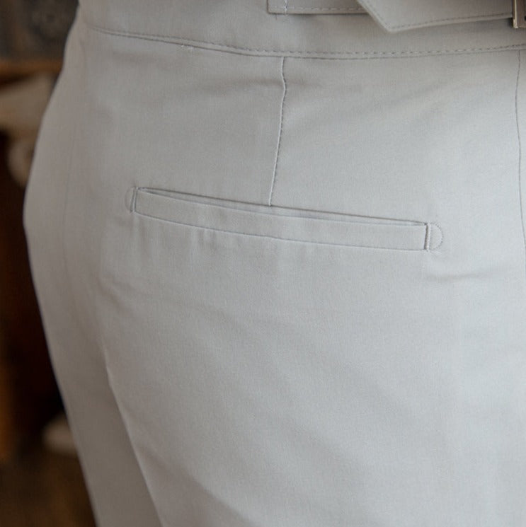 Pantalón "Capri" Gurkha con Pliegue, Corte Recto