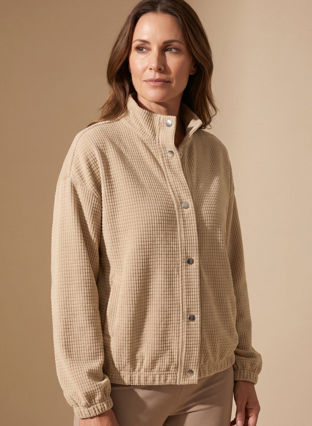 Heather | Chamarra Corta Texturizada de Cuello Alto