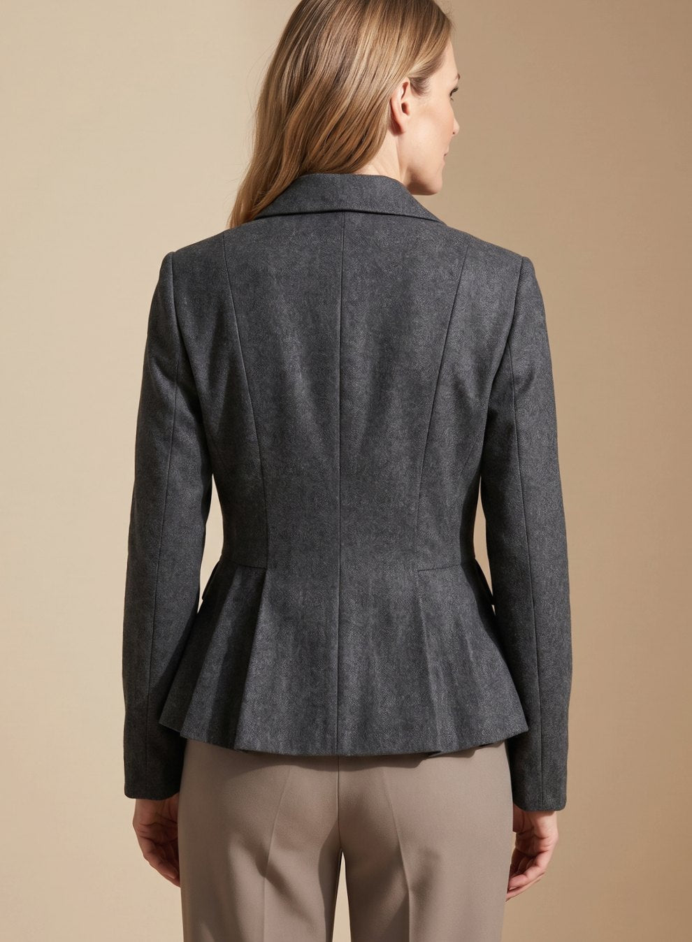 Gwendolyn | Blazer Cruzado Entallado con Peplum