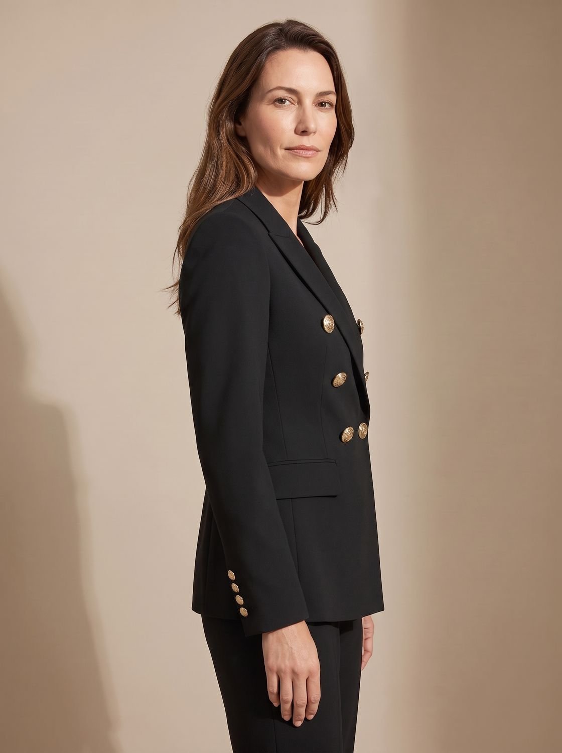 Marianne | Blazer Cruzado Entallado con Botones Dorados